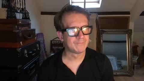 Snapshot of artisterotic chatting on 21, 11, 2025 artisterotic online show from 21, 11, 2025