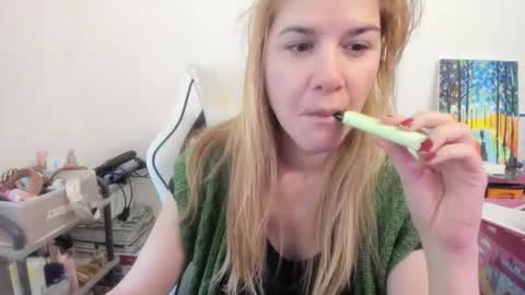 MIA online show from 5, 12, 2025