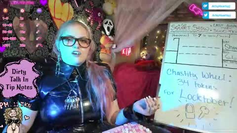 ArtsyHeartsyy online show from 7, 10, 2025