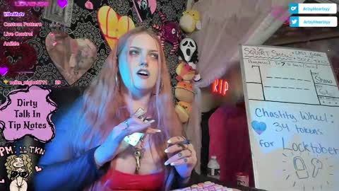 ArtsyHeartsyy online show from 9, 10, 2025