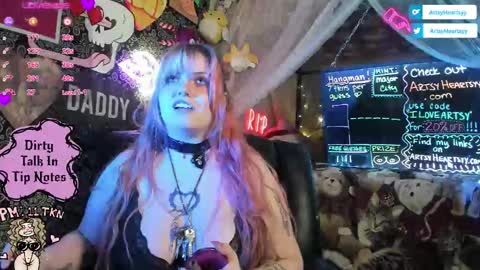 ArtsyHeartsyy online show from 13, 1, 2026