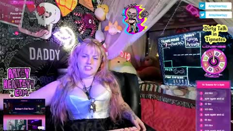 ArtsyHeartsyy online show from 4, 4, 2026