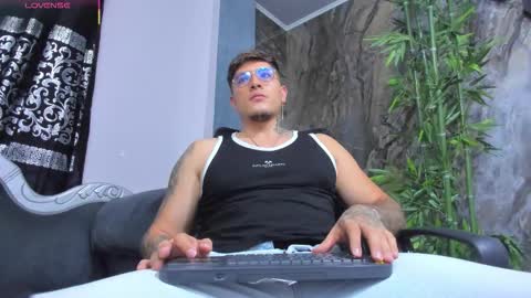 Snapshot of arturfrostt chatting on 5, 12, 2025 Artur online show from 5, 12, 2025