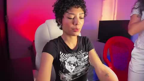 Snapshot of ary_and_kel chatting on 11, 3, 2025 Ariana and Kelsieh online show from 11, 3, 2025