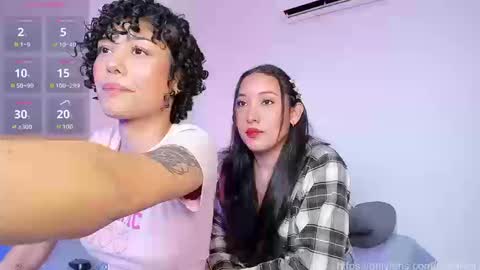 Snapshot of ary_and_kel chatting on 11, 9, 2025 Ariana and Kelsieh online show from 11, 9, 2025