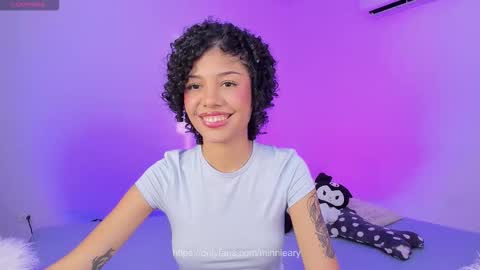 Snapshot of ary_and_kel chatting on 18, 11, 2025 Ariana and Kelsieh online show from 18, 11, 2025