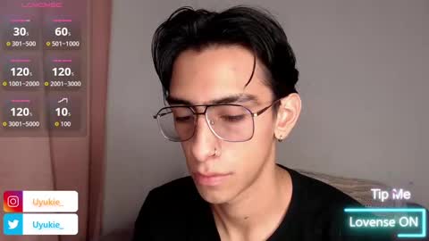 Snapshot of ash_v1 chatting on 12, 11, 2025 Ash online show from 12, 11, 2025