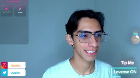 Snapshot of ash_v1 chatting on 3, 12, 2025 Ash online show from 3, 12, 2025