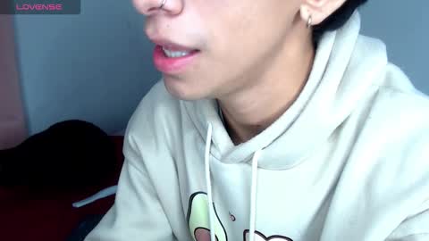 Snapshot of ash_v1 chatting on 4, 12, 2025 Ash online show from 4, 12, 2025