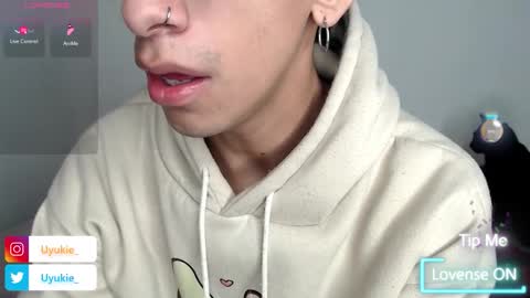 Snapshot of ash_v1 chatting on 21, 12, 2025 Ash online show from 21, 12, 2025