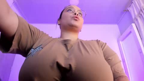 Snapshot of ashanty_vera01 chatting on 24, 12, 2024 ashanty_vera01 online show from 24, 12, 2024