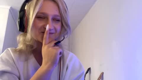 Snapshot of ashelyparcell chatting on 4, 12, 2025 July online show from 4, 12, 2025