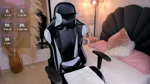 A S H L E Y online show from 24, 1, 2025