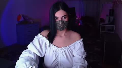   Yasmina   online show from 12, 12, 2024