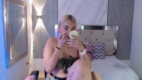Snapshot of ashley__tylor chatting on 11, 6, 2026 ashley__tylor online show from 11, 6, 2026