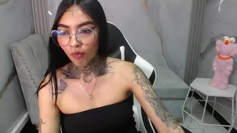 Snapshot of ashley_blum_v chatting on 1, 10, 2025 ashley_blum_v online show from 1, 10, 2025