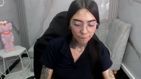 Snapshot of ashley_blum_v chatting on 24, 10, 2025 ashley_blum_v online show from 24, 10, 2025