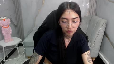 Snapshot of ashley_blum_v chatting on 25, 10, 2025 ashley_blum_v online show from 25, 10, 2025