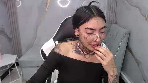 Snapshot of ashley_blum_v chatting on 29, 10, 2025 ashley_blum_v online show from 29, 10, 2025