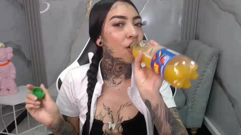 Snapshot of ashley_blum_v chatting on 6, 11, 2025 ashley_blum_v online show from 6, 11, 2025