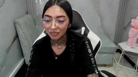 Snapshot of ashley_blum_v chatting on 28, 11, 2025 ashley_blum_v online show from 28, 11, 2025