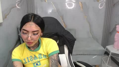 Snapshot of ashley_blum_v chatting on 30, 11, 2025 ashley_blum_v online show from 30, 11, 2025