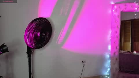 Snapshot of ashleybrend chatting on 25, 10, 2025 CAMILA online show from 25, 10, 2025