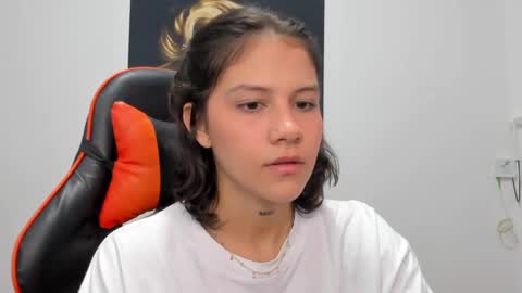 Snapshot of ashleytravis_ chatting on 5, 12, 2024 online show from 5, 12, 2024