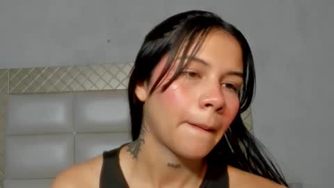 Snapshot of ashleytravis_ chatting on 15, 12, 2025 online show from 15, 12, 2025