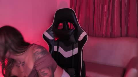 Ashley Lauren online show from 15, 12, 2025