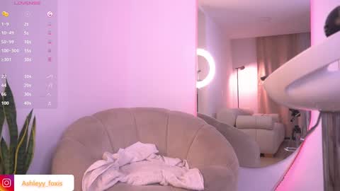 Snapshot of ashleyyfox_ chatting on 14, 2, 2025 Ashley Fox online show from 14, 2, 2025