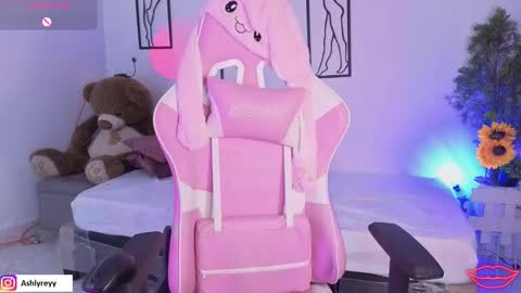 Snapshot of ashlyrey_1 chatting on 18, 10, 2025 Ashly online show from 18, 10, 2025