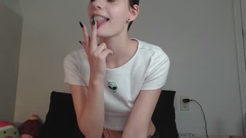 Snapshot of ashquartz chatting on 19, 12, 2024 Ash online show from 19, 12, 2024