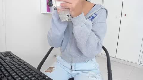 Camila online show from 29, 1, 2025