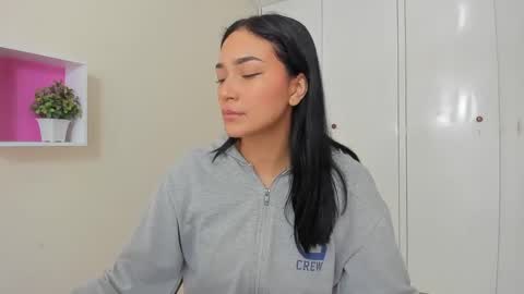 Camila online show from 25, 2, 2025