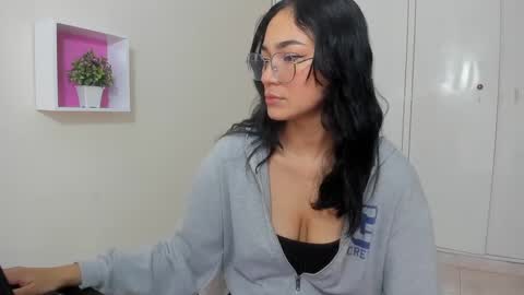 Camila online show from 10, 3, 2025