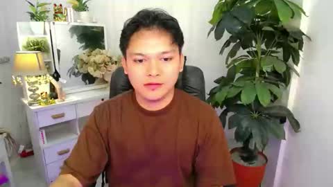 Snapshot of asian_handsomexx chatting on 5, 11, 2025 asian_handsomexx online show from 5, 11, 2025