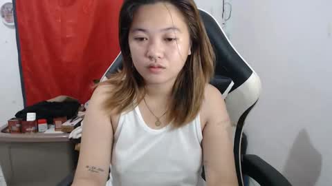 Snapshot of asian_honey69 chatting on 2, 12, 2025 bb girl online show from 2, 12, 2025