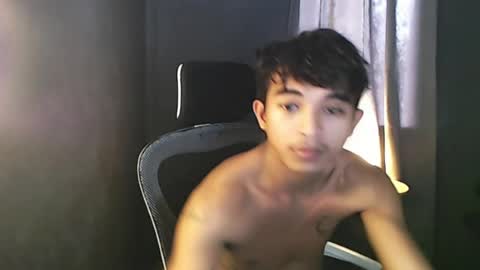 Snapshot of asian_hunk_moreno chatting on 17, 7, 2026 Yuri online show from 17, 7, 2026
