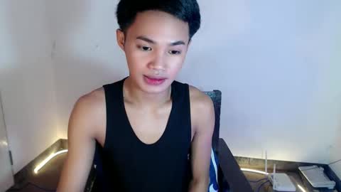 Snapshot of asian_lover05 chatting on 5, 3, 2026 asian_lover05 online show from 5, 3, 2026