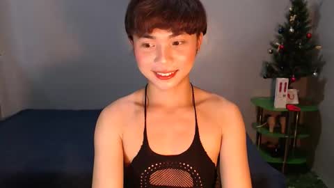 Snapshot of asian_reyshell chatting on 7, 10, 2025 Reyshell online show from 7, 10, 2025