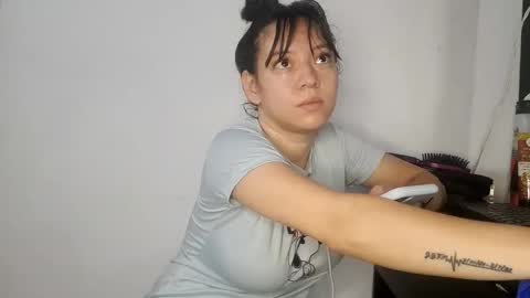 Snapshot of asian_sweet_damara chatting on 13, 10, 2025 Damara Roland online show from 13, 10, 2025
