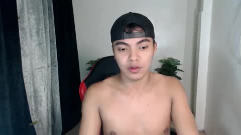 Snapshot of asianboyhunt chatting on 22, 10, 2025 Fev online show from 22, 10, 2025