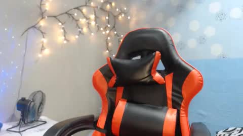 Snapshot of asianindulgent chatting on 16, 11, 2025 AMARA online show from 16, 11, 2025