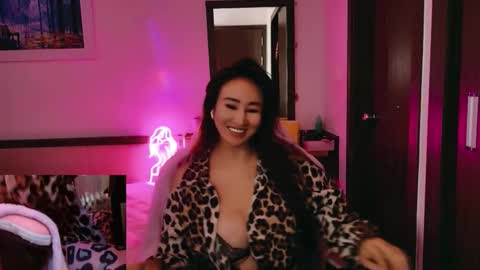 Snapshot of asianqueen777ohmi chatting on 19, 12, 2025 Rose Mingna online show from 19, 12, 2025