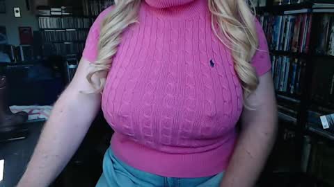 Snapshot of aspen_vale chatting on 5, 10, 2025 Aspen Vale online show from 5, 10, 2025