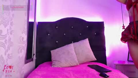 Snapshot of assbig_daphne chatting on 6, 10, 2025 Daphne online show from 6, 10, 2025