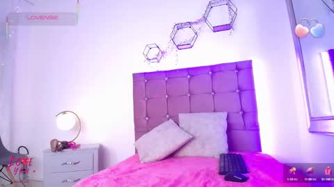Snapshot of assbig_daphne chatting on 14, 10, 2025 Daphne online show from 14, 10, 2025