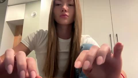 Snapshot of assuntachaples chatting on 4, 4, 2026 DiLuna online show from 4, 4, 2026