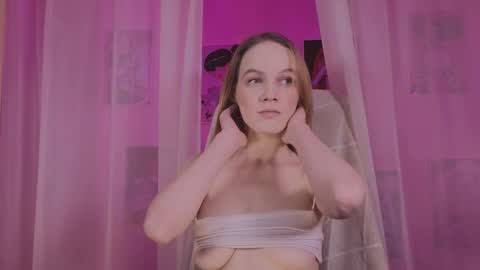 Snapshot of astra_lis chatting on 1, 3, 2025 Astra online show from 1, 3, 2025